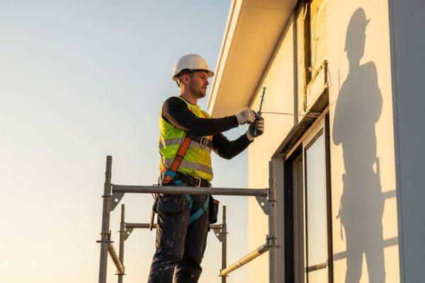 Jakie kołki do styropianu 20 cm wybrać? Opinie z forum