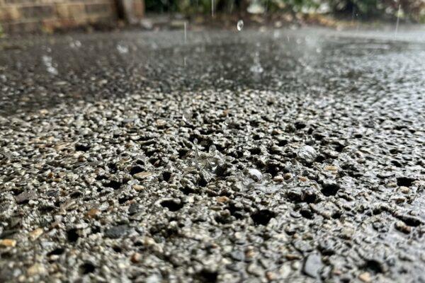 Beton jamisty (przepuszczalny) – drenaż i nawierzchnie
