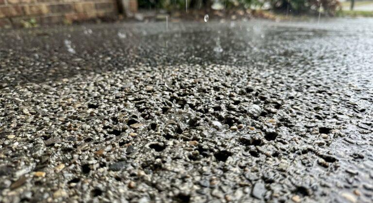 Beton jamisty (przepuszczalny) – drenaż i nawierzchnie