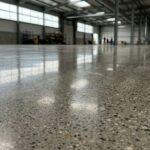 Beton polerowany – wykończenie posadzek przemysłowych