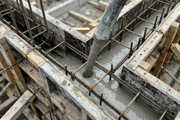 Beton samozagęszczalny SCC – zalety i zastosowanie